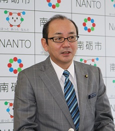 田中市長　予算発表.jpg